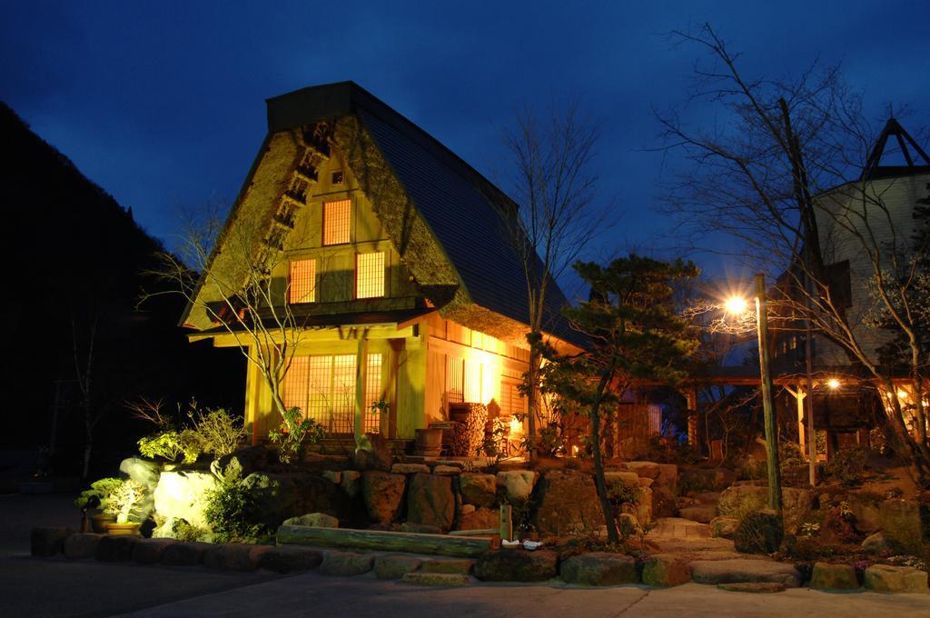 Okuhida Yakushi No Yu Honjin Hotel Takajama Kültér fotó