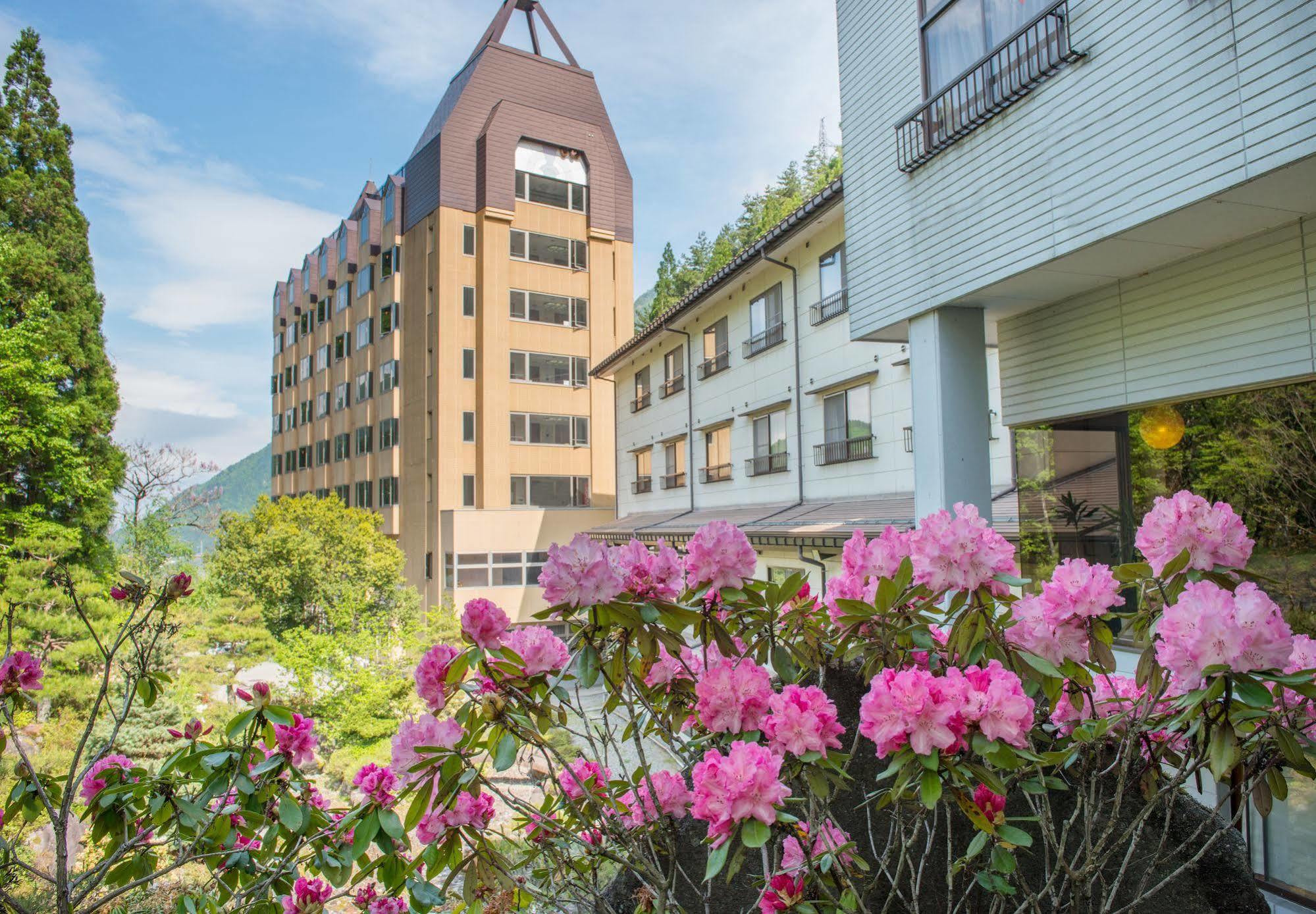 Okuhida Yakushi No Yu Honjin Hotel Takajama Kültér fotó