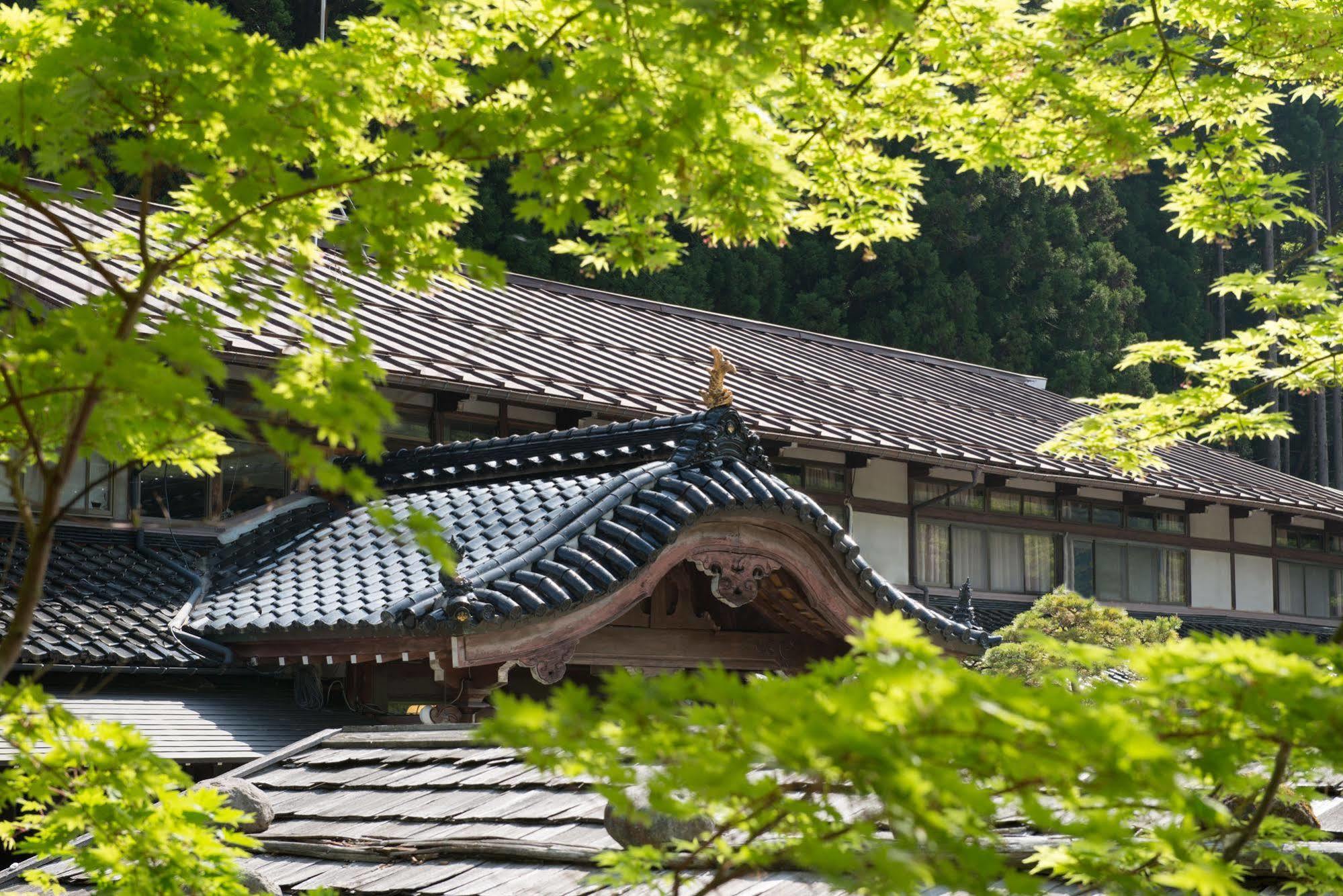 Okuhida Yakushi No Yu Honjin Hotel Takajama Kültér fotó