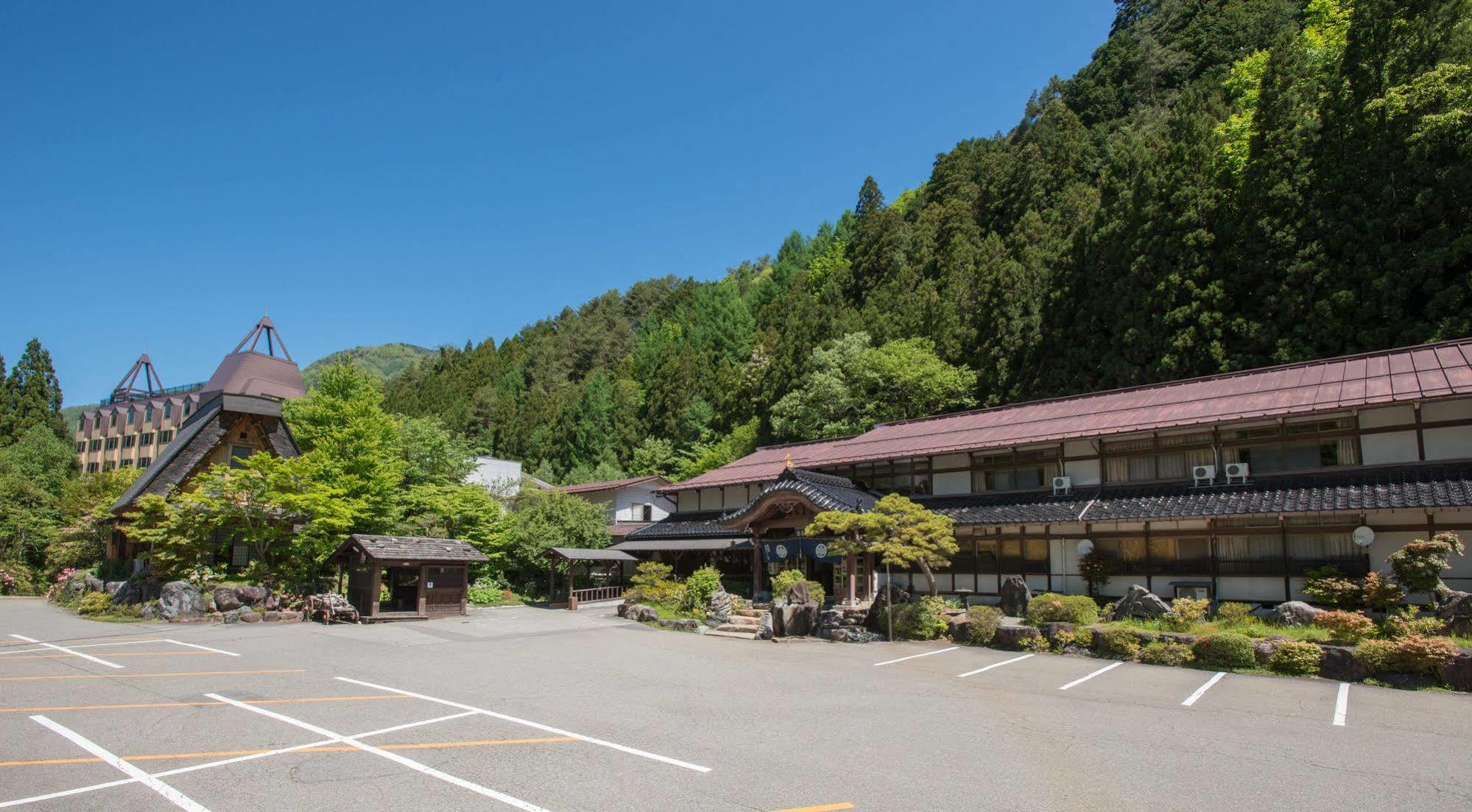 Okuhida Yakushi No Yu Honjin Hotel Takajama Kültér fotó