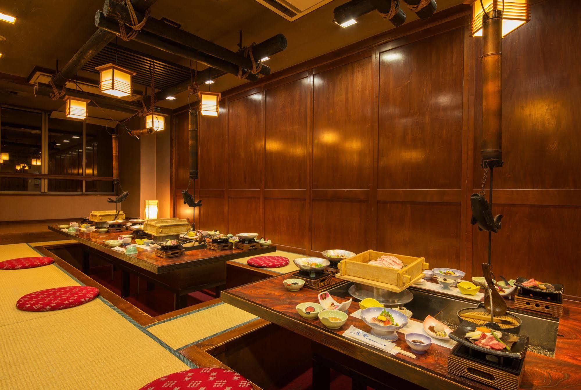 Okuhida Yakushi No Yu Honjin Hotel Takajama Kültér fotó