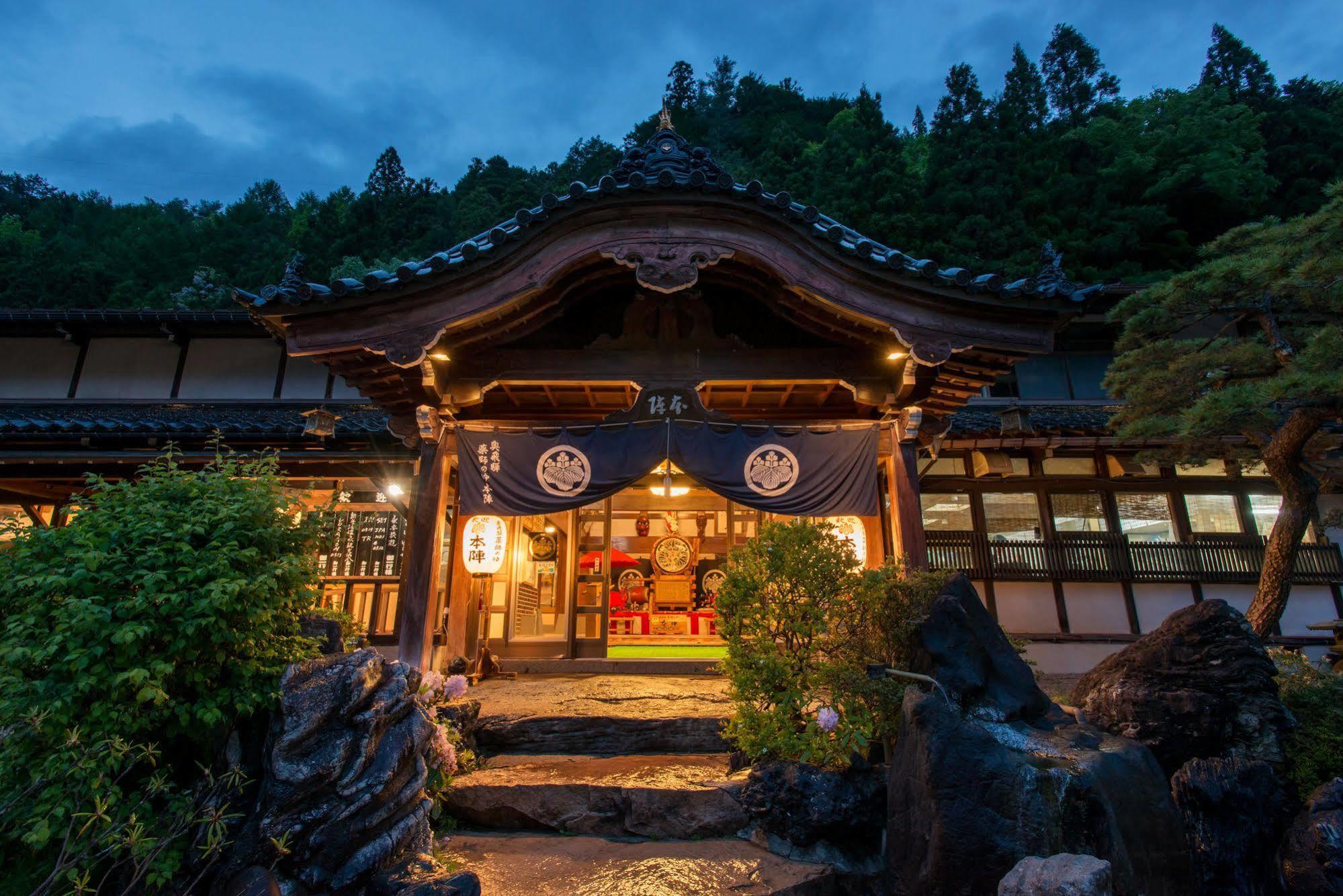 Okuhida Yakushi No Yu Honjin Hotel Takajama Kültér fotó