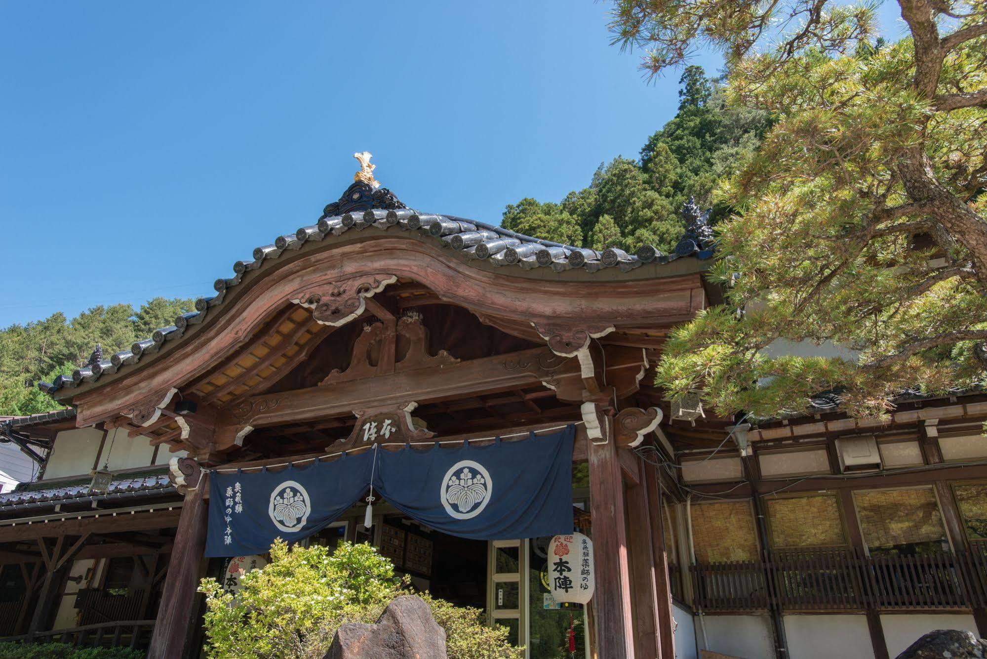 Okuhida Yakushi No Yu Honjin Hotel Takajama Kültér fotó