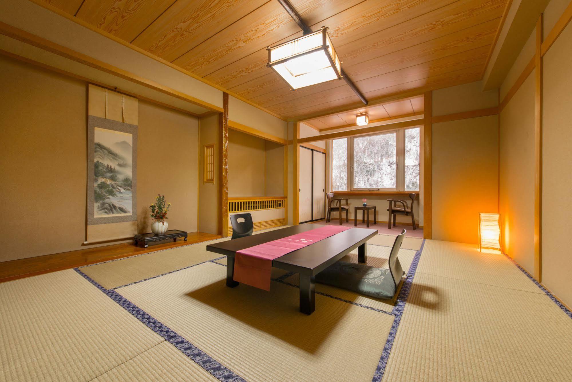 Okuhida Yakushi No Yu Honjin Hotel Takajama Kültér fotó