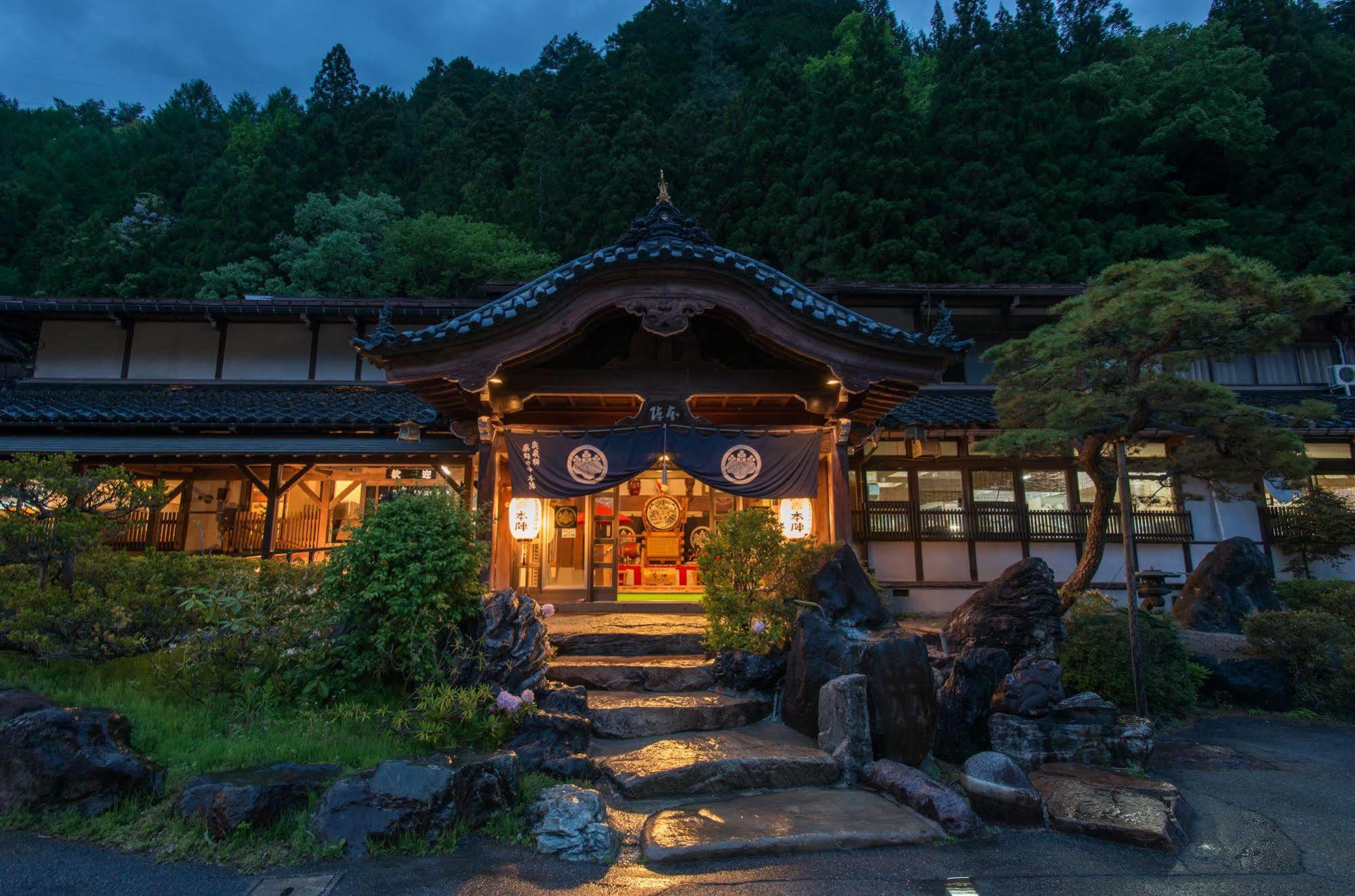 Okuhida Yakushi No Yu Honjin Hotel Takajama Kültér fotó