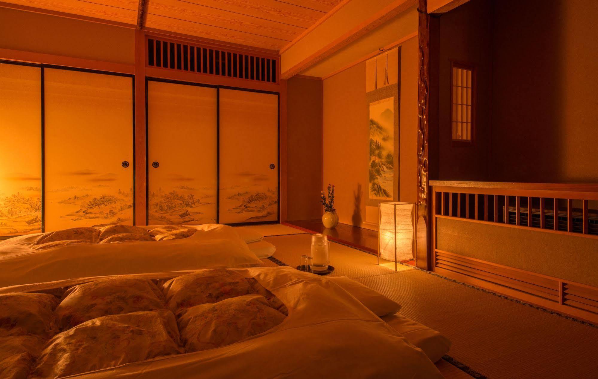 Okuhida Yakushi No Yu Honjin Hotel Takajama Kültér fotó