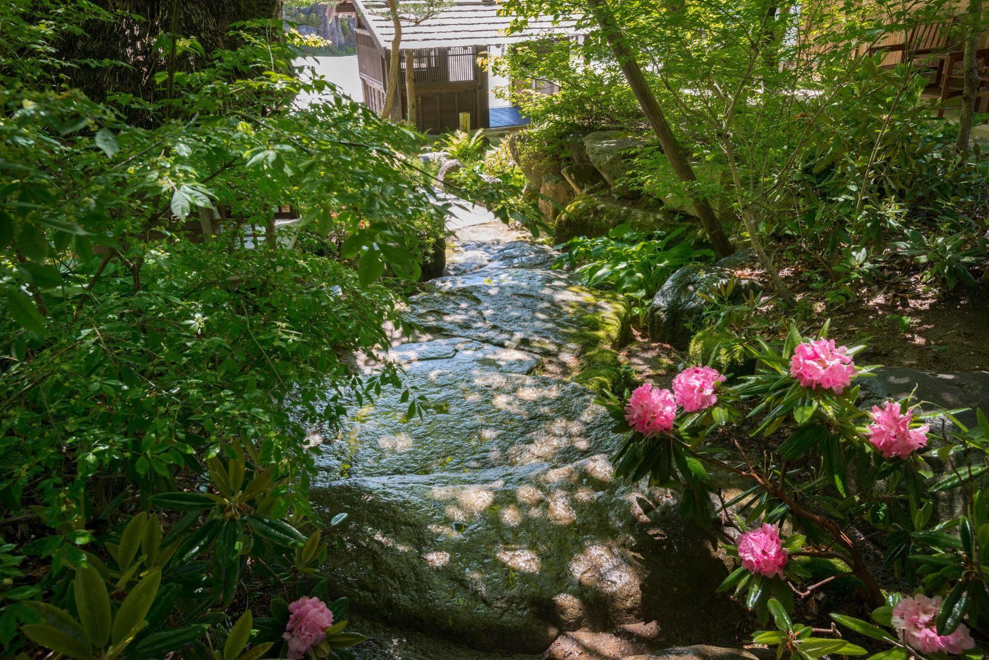 Okuhida Yakushi No Yu Honjin Hotel Takajama Kültér fotó